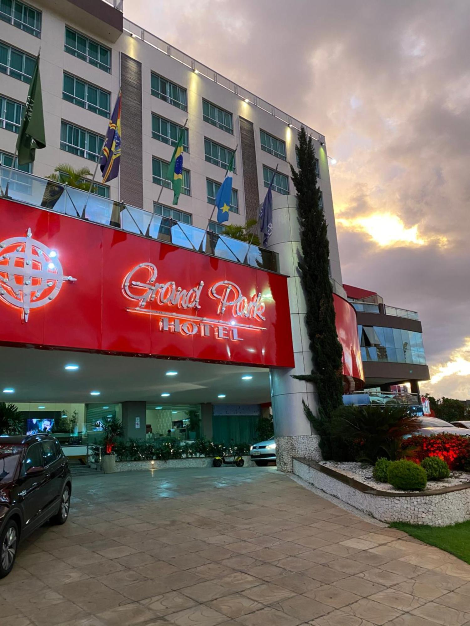 Hotel Grand Park Кампу-Гранді Екстер'єр фото